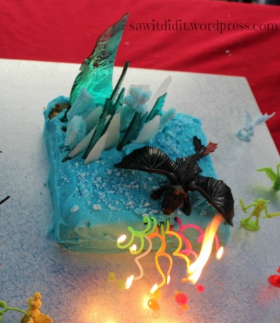 HTTYD cake with candles sawitdidit.wordpress.com