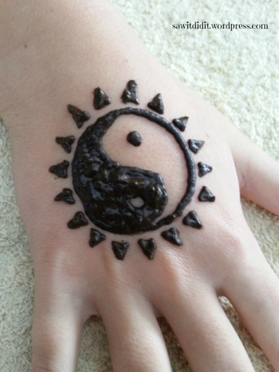 Henna tattoo yin yang